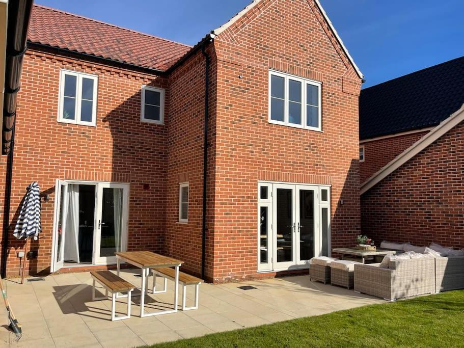 Stunning! Beautiful Contemporary Property In Holt, Norfolk Голт Екстер'єр фото